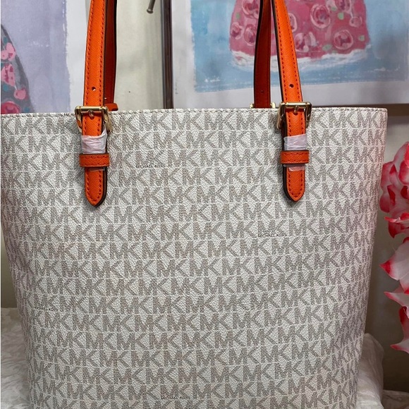 NWT Michael Kors Jet Set Front Pocket tote set in Vanilla and Clementine - Picture 3 of 16